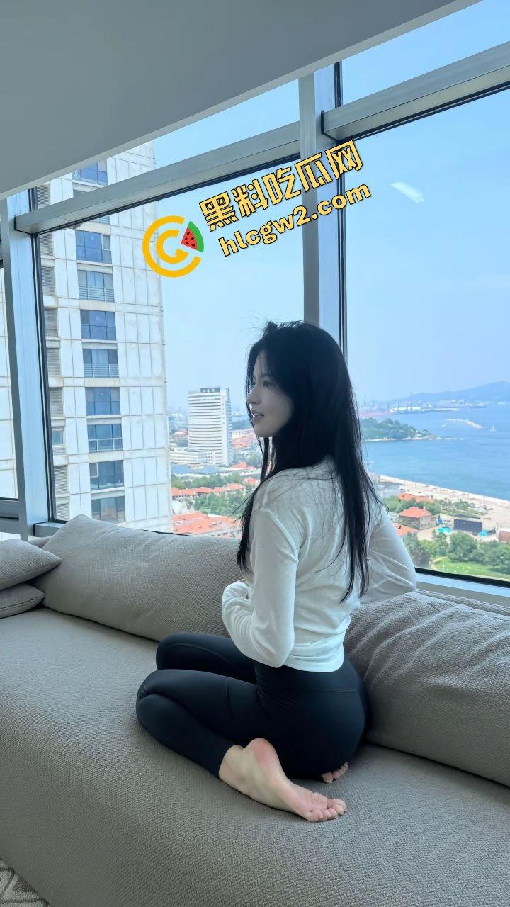 抖音蜜桃美臀擦边女网红『优优』凳子下腰大展骚臀!酒店上位骚夹肉棒!独家曝光!-5