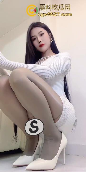 抖音性感网红【柠檬不酸】付费福利视频合集泄露,高挑御姐黑丝高跟。大秀自慰巨乳,这身材爱了!-2