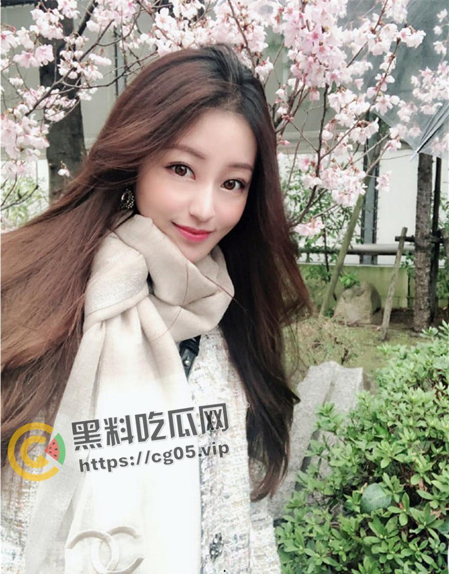 云盘高质量泄密 上海艺术学院校花【李文娅】与男友露脸各种性爱自拍 已经被调教成母狗的样子的了-1