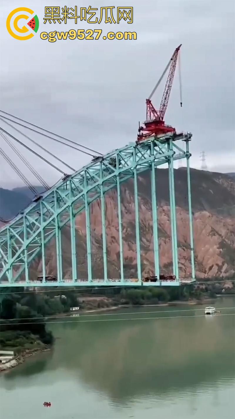 川青铁路青海段尖扎黄河特大桥，发生施工绳索断裂事故，已造成7人遇难9人失联，救援工作正在开展-6