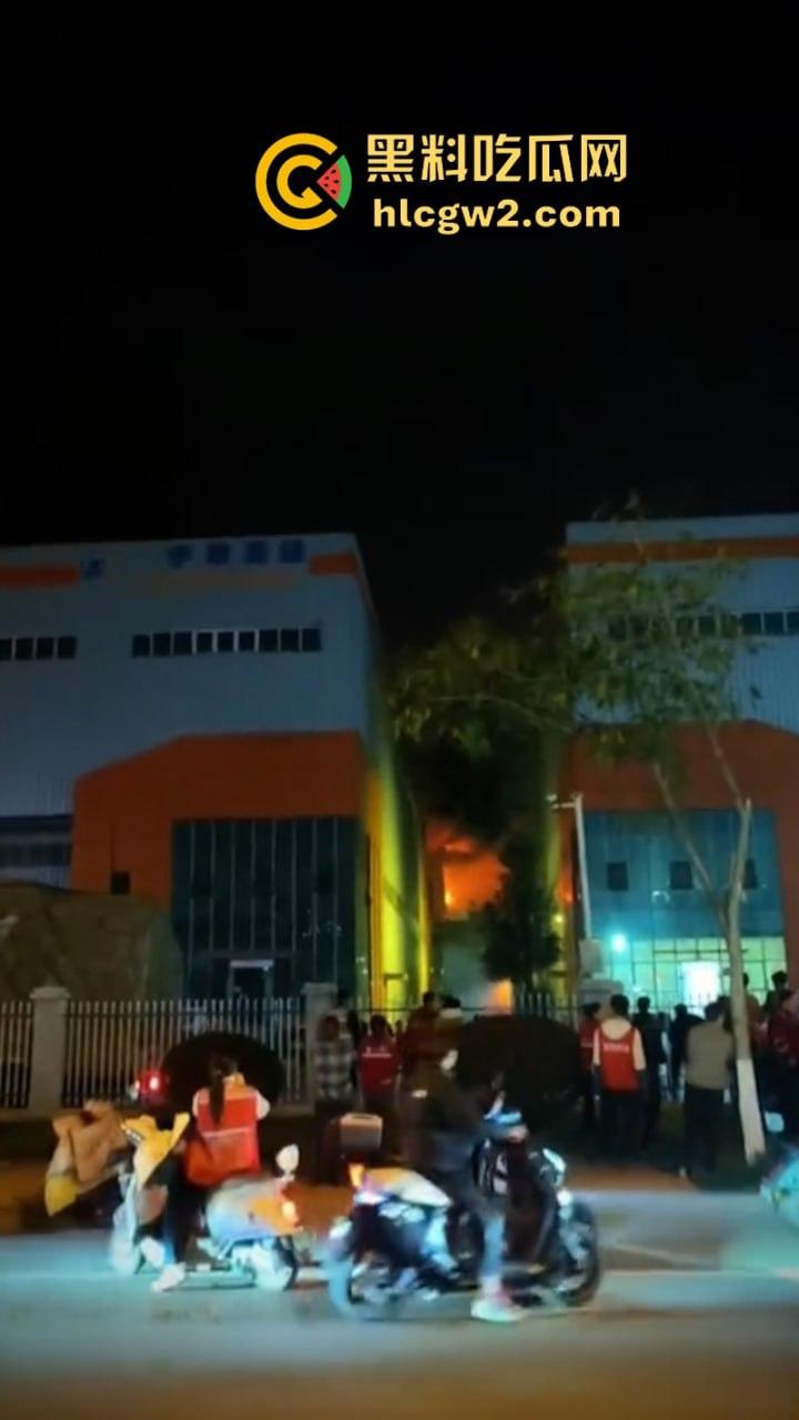 本不富裕的京东雪上加霜！江苏无锡京东自营仓突然失火被烧毁 双11快递滞发 损失惨重-4