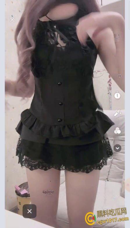 快手颜值主播【帅气的门牙】，线上1v1裸聊曝光，主动掰开骚穴自慰，每个动作都时刻挑逗着观众，诱惑感拉满！-4