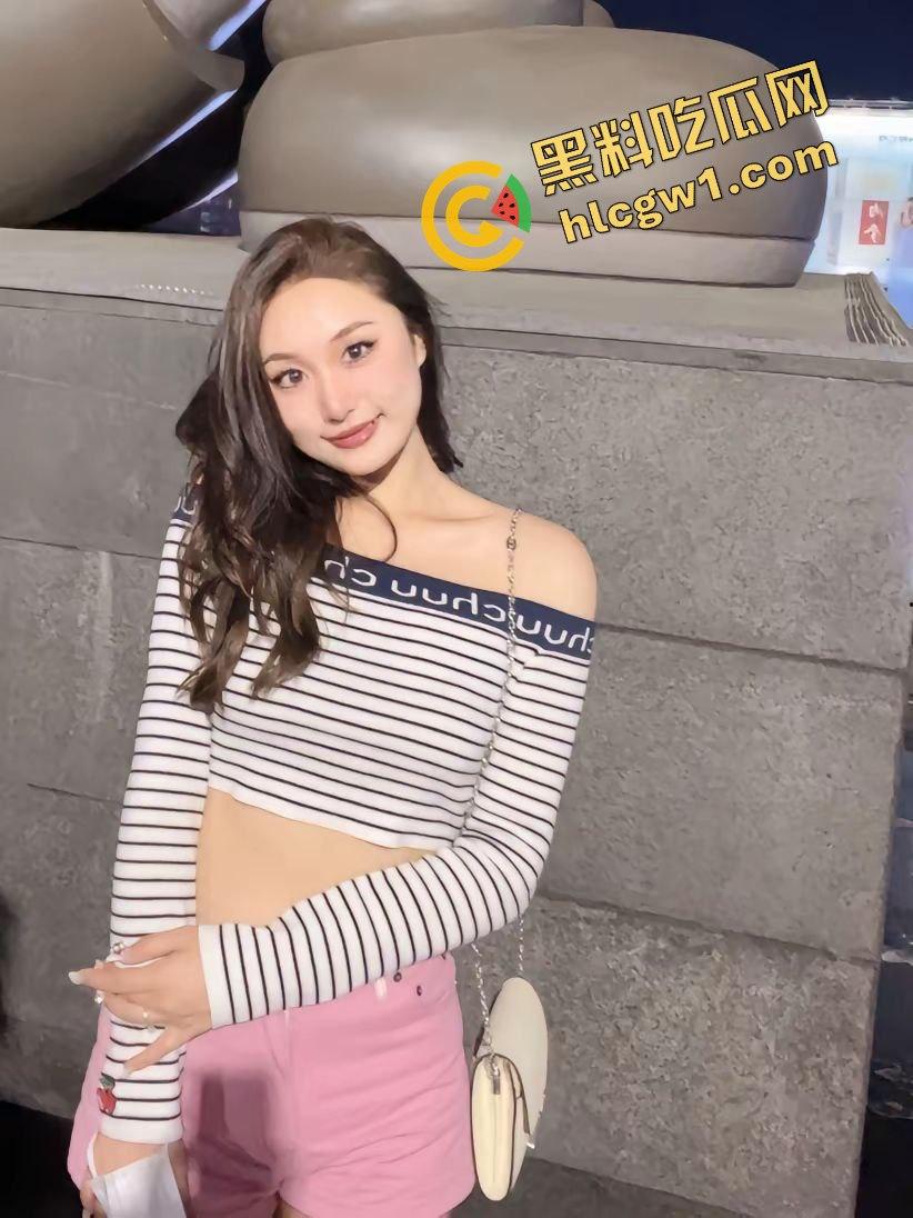 湖南长沙反差贱母狗『张歆媛』舔鸡后入贼骚 与男友性爱自拍泄密 独家曝光流出！-6