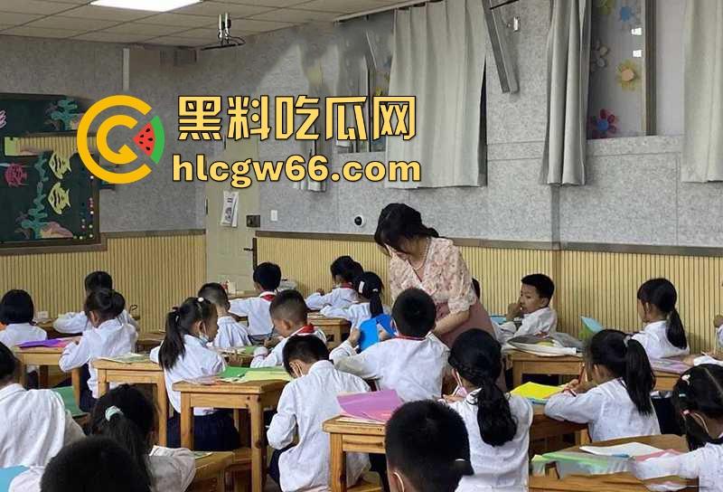 昆明先锋小学老师【缪青颖】知三当三性爱视频被曝 先进女教师竟是淫骚母狗!-5