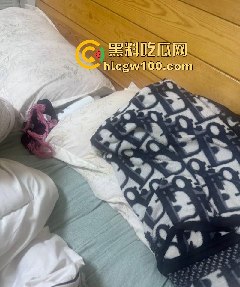 常州精神小妹【费雨心】被舍友曝光,一个月睡6个男人,强迫闺蜜睡精液床,内裤扔瓜友枕边物理攻击瓜友!-2