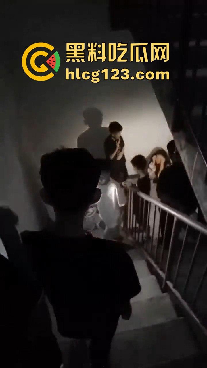 山西阳曲校园霸凌四五人围殴一女生,还威胁下跪?简直无法无天!-6