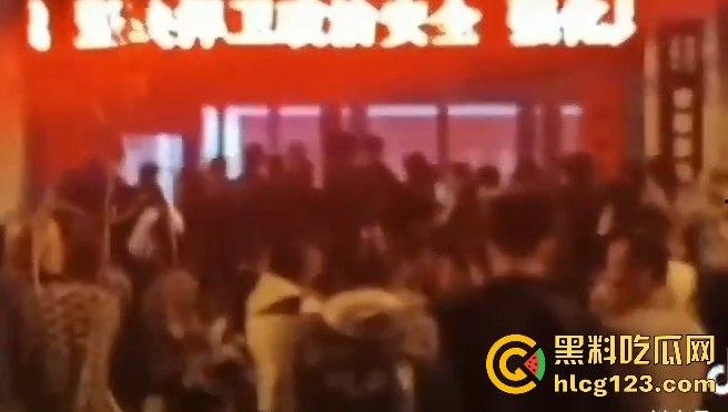 山西阳曲校园霸凌四五人围殴一女生,还威胁下跪?简直无法无天!-12