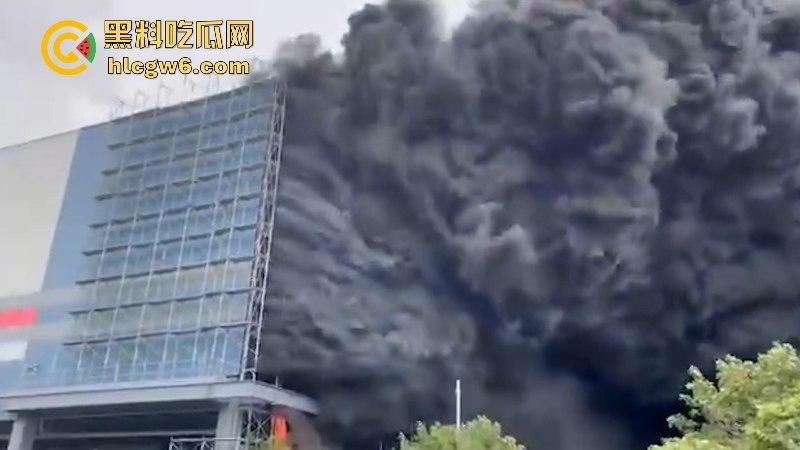 突发！台湾一超市仓库发生火灾 已致9死7伤 现场视频曝光！-6
