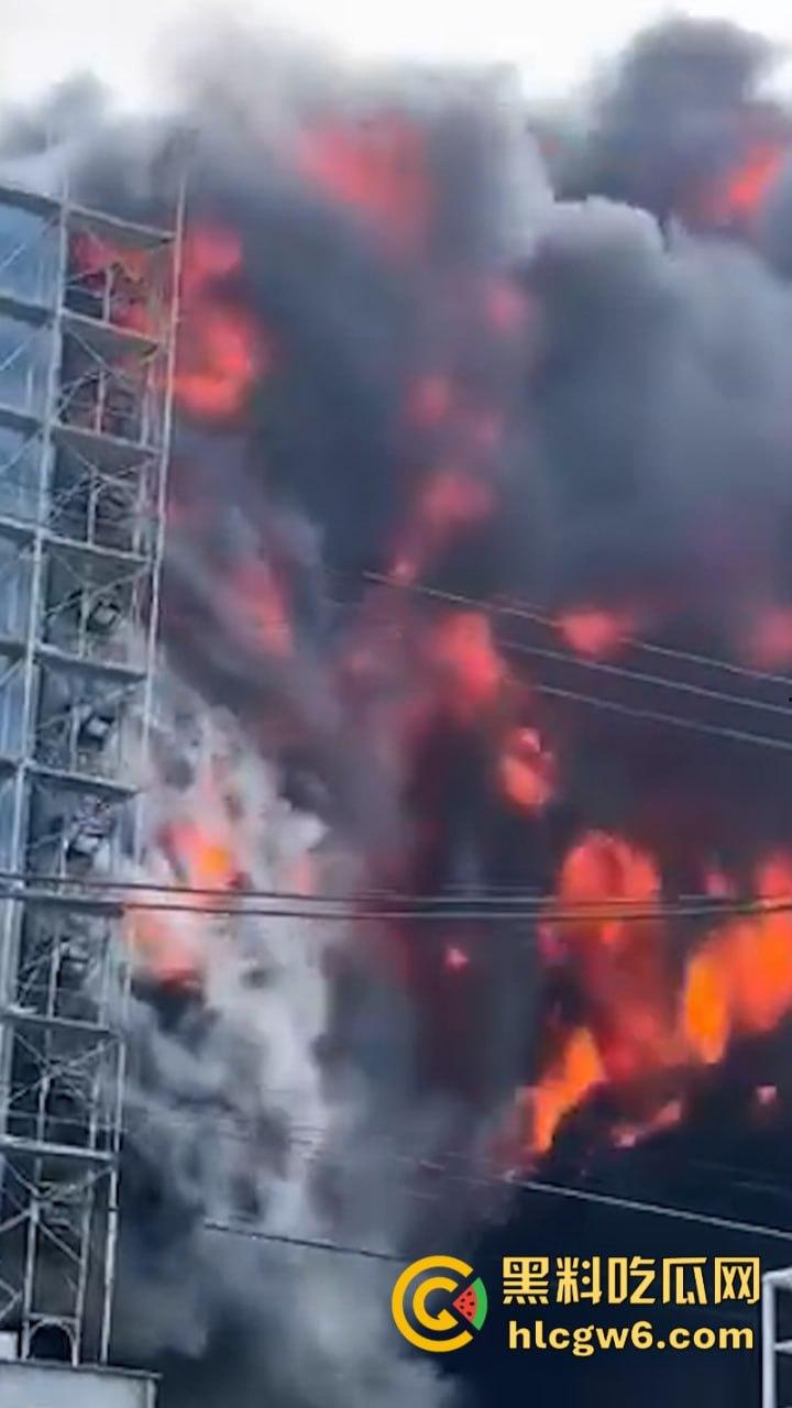 突发！台湾一超市仓库发生火灾 已致9死7伤 现场视频曝光！-10