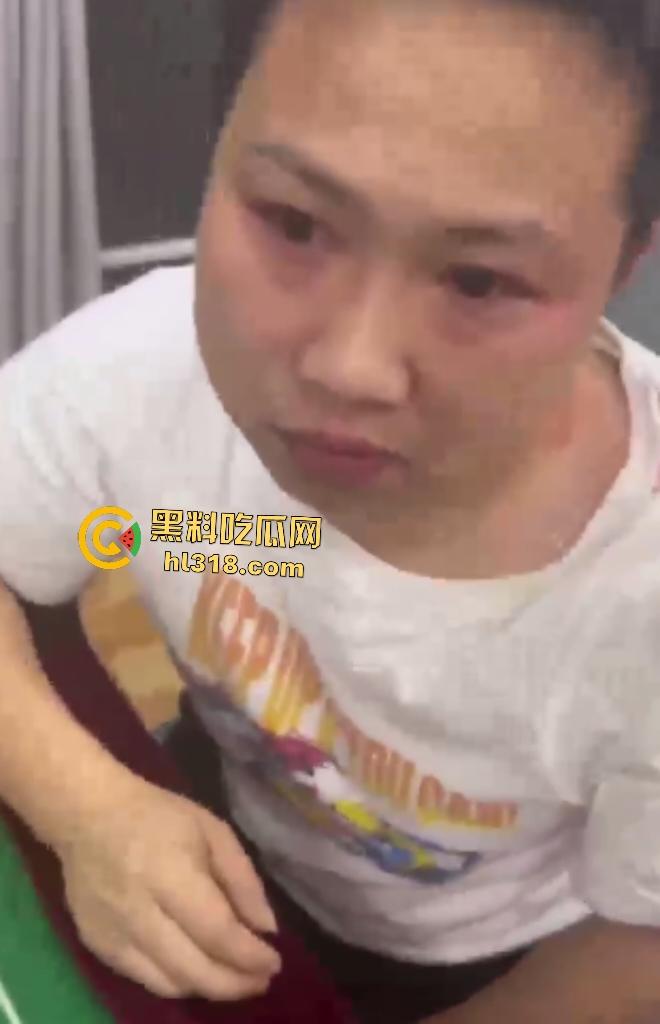 赌桌惊两男子出千被抓,隐形眼镜透视牌面暴露,兄弟被揍成猪头,屎都快打出来了!-6