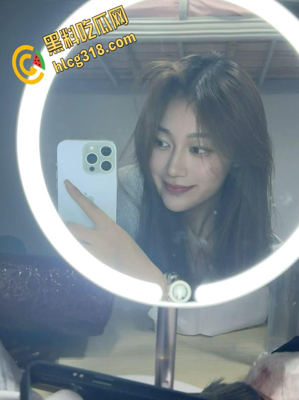 滨州学院小母狗【王佳颖】,喜欢网上聊骚约炮,高铁厕所骚逼自慰娇喘不断!-6