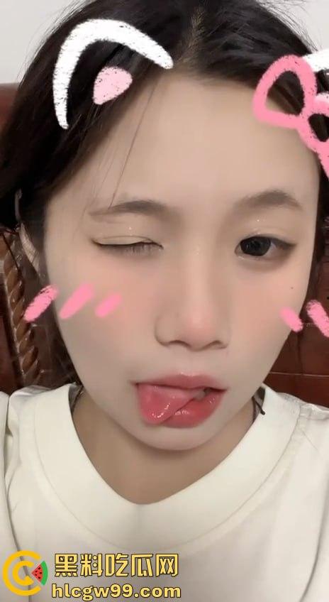 杭州七中清纯可爱大奶学生妹【钱佳】露乳抠逼展示傲人身材,奶子这么黑没少被人干过-2