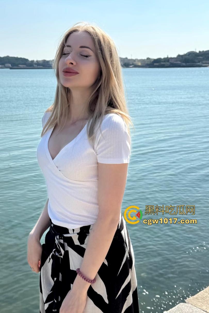 邪恶之家【PerverseFamily】重口颜料灌肠，变态女神屁眼喷彩虹颜料，美穴再灌颜料被大棒猛轰流料汁！-1