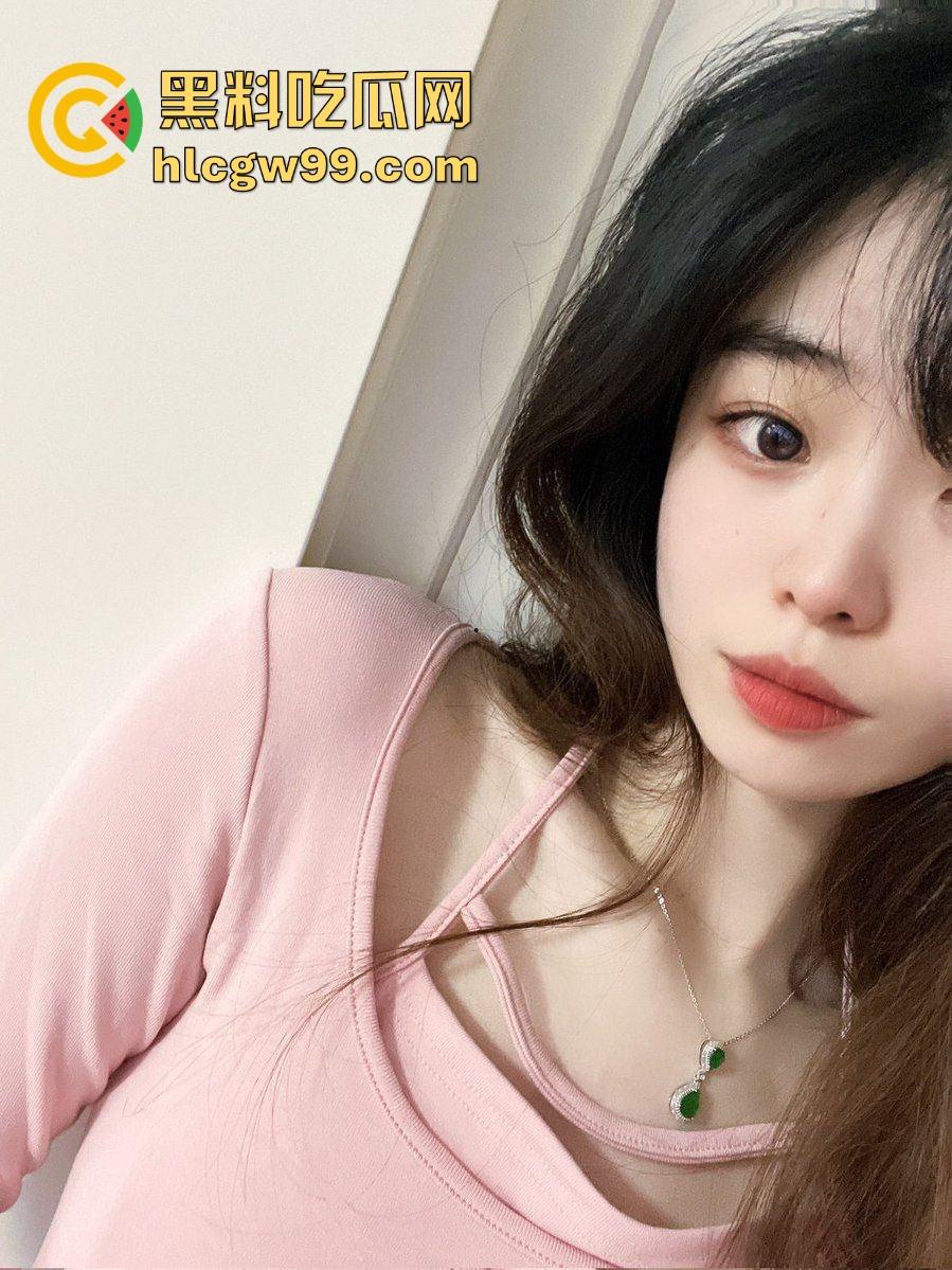 名表土豪大哥约炮肉感骚鸡【谭敏】清纯甜御模样却是精盆母狗，为了钱肉体交易射了满背！独家曝光流出！-3