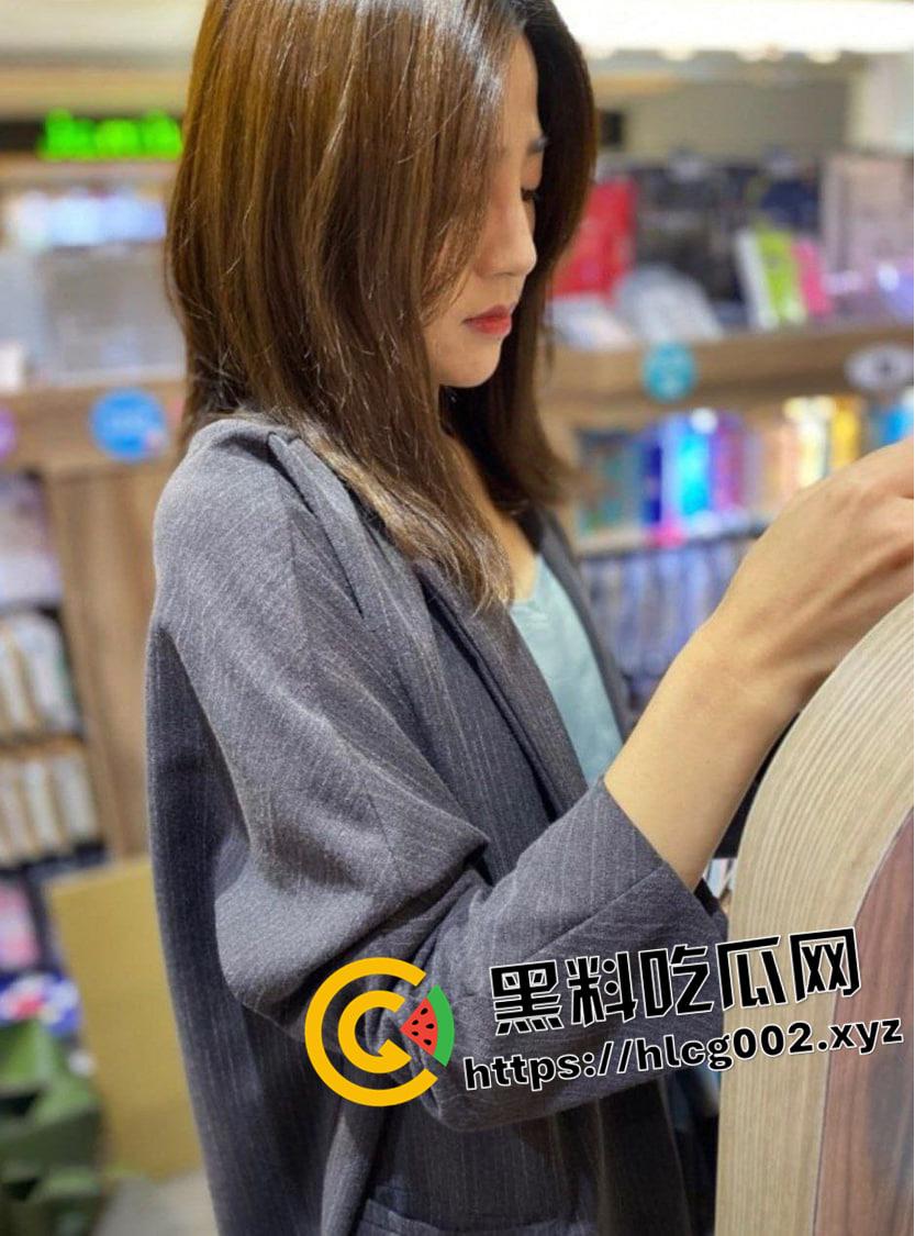 台湾人妻御姐和同事出差开房 浓密的黑森林难怪性欲这么旺盛 嗲嗲的叫床 这谁顶得住-4