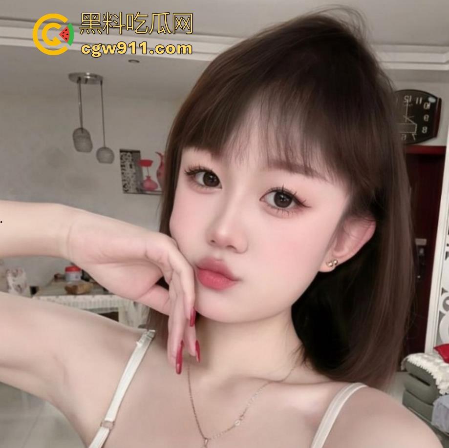 海南大学清纯女大【高思颖】私密视频曝光，白虎小穴嫩得出水，大屌后入猛插淫水四溢，看得人硬邦邦的！-1