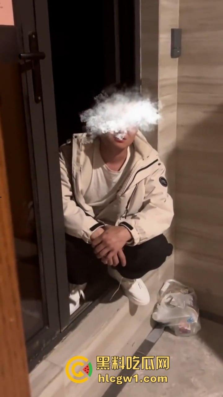 可怕！湖南长沙猥琐男闯入女生公寓偷窃衣物 妹子录视频机智报警抓人 这是真变态！-4