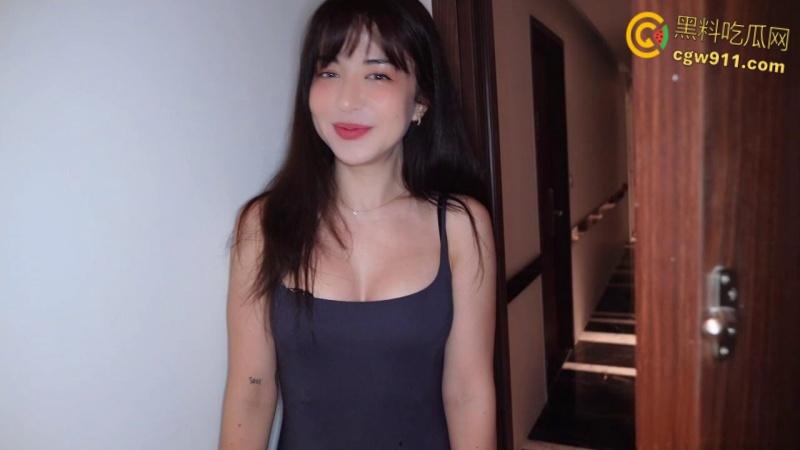 欧美混血女神【LunaLoveKiss】，巨乳美腿模特跪地口交，极品翘臀完美身材，无套中出白虎嫩穴 ！-1