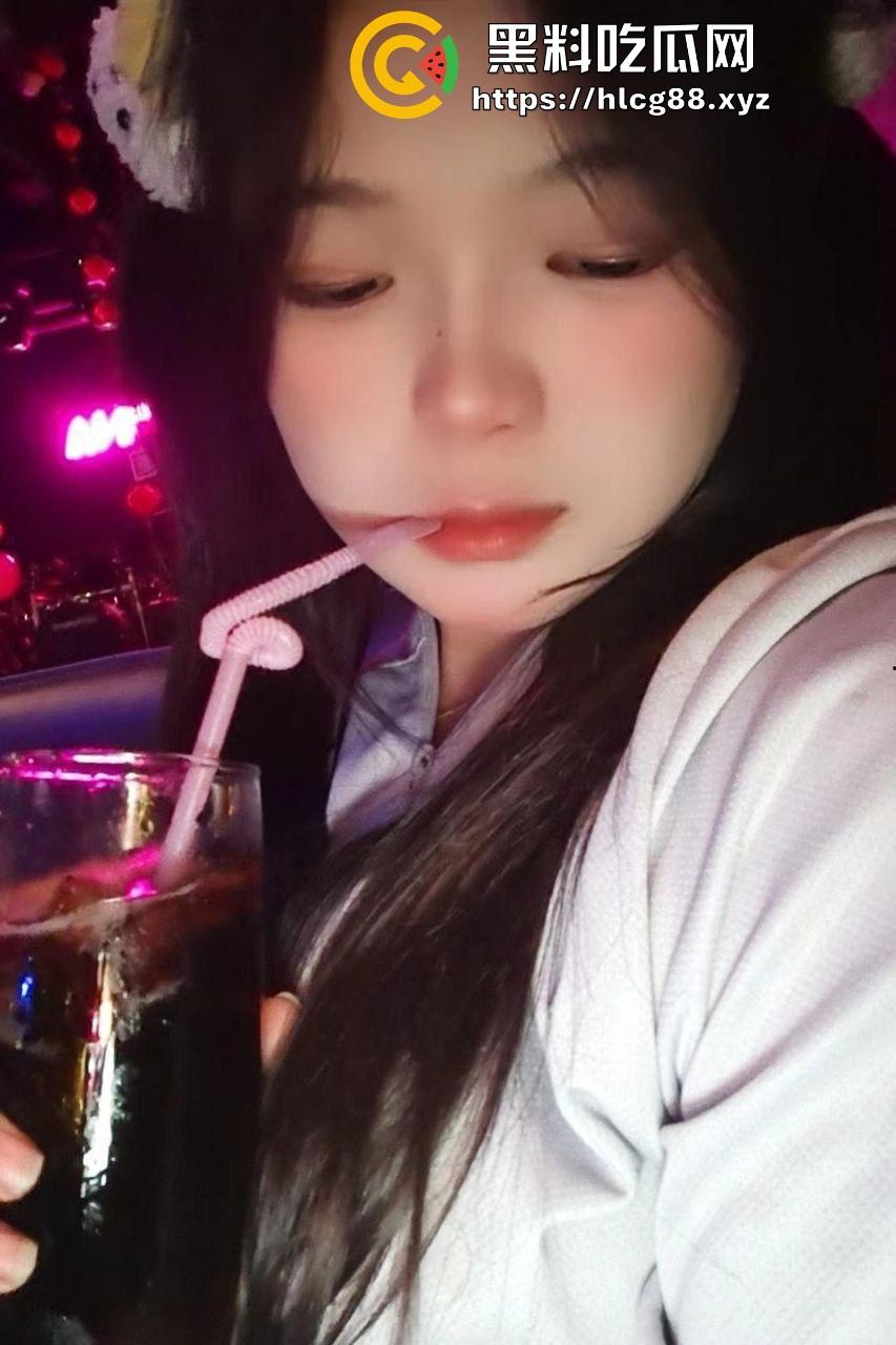 精神小妹『安萱尔』手活神技，楼道里猛搞大保健，润滑油推鸡巴爽射喷墙，手法牛逼鸡巴抖断！-2