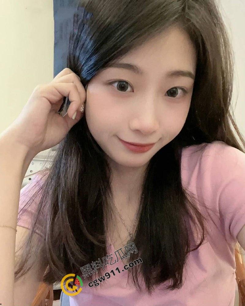 河北美女大学生【李佳慧】被金主调教私拍流出！清纯脸蛋反差骚，翘臀狂摇，上位骑乘，淫靡至极！-1