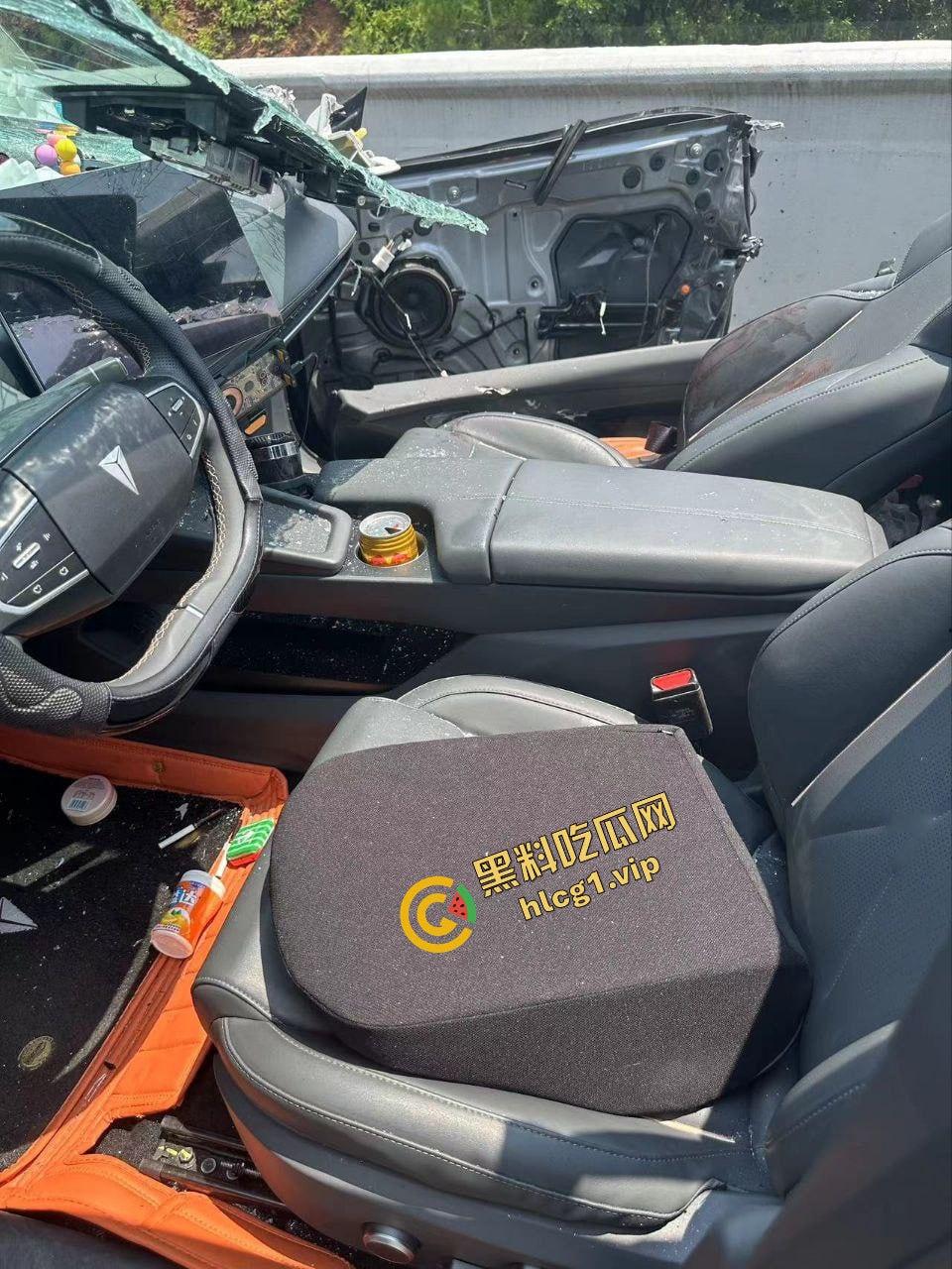 长安汽车高速车祸！严重车祸 血迹斑斑 然而气囊未弹 引人愤怒！-6