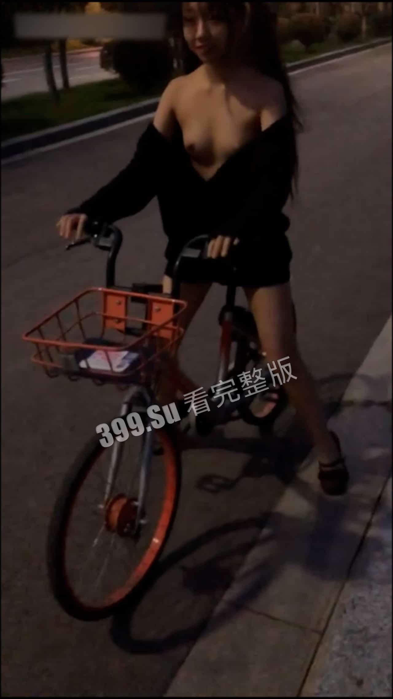 经典永流传 浆果儿 裸舞 剧情+户外露出+口交+SM+捆绑 附带高考时穿洛丽塔接受采访新闻 和正规舞蹈表演现场-8