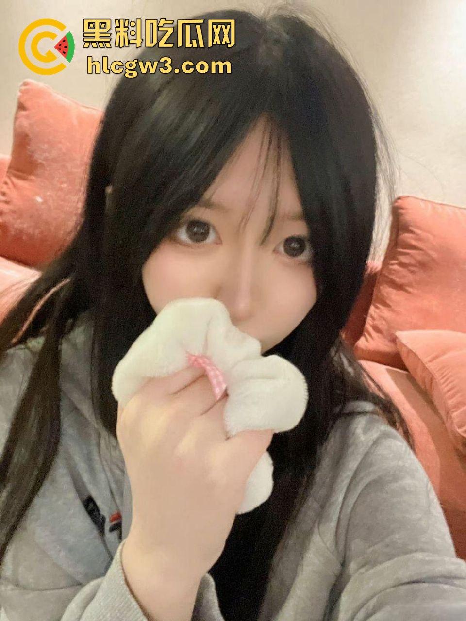 微博推特福利姬【暴力恐龙】露脸丝足大秀,被大哥拿下酒店爆操,女上位浪叫不止,卖福利照全为讨好大哥!-3