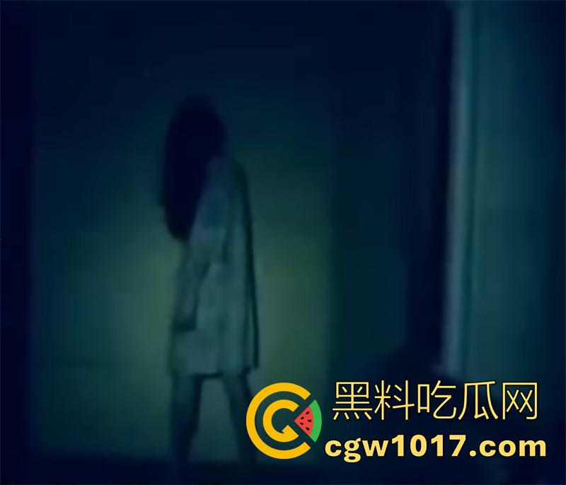 全球爆火奇闻灵异事件,真实录制诡异时刻,电视后的小孩,楼梯道的黑影,坚持看完你的胆量将再次进阶升华!-7