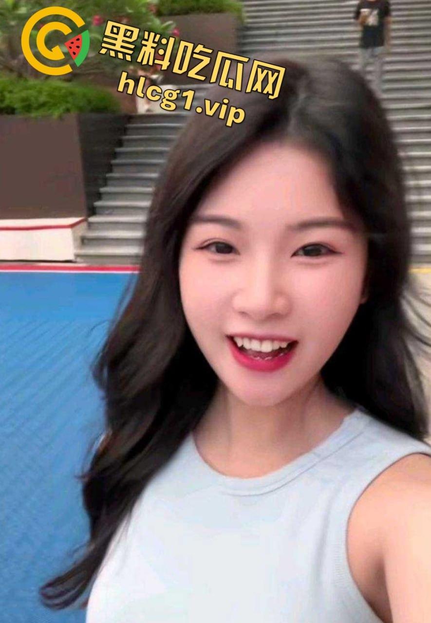 抖音60万粉丝的快乐小宝出手阔绰！酒吧豪掷千金点男模，腹肌小哥享受顶级福利！-4