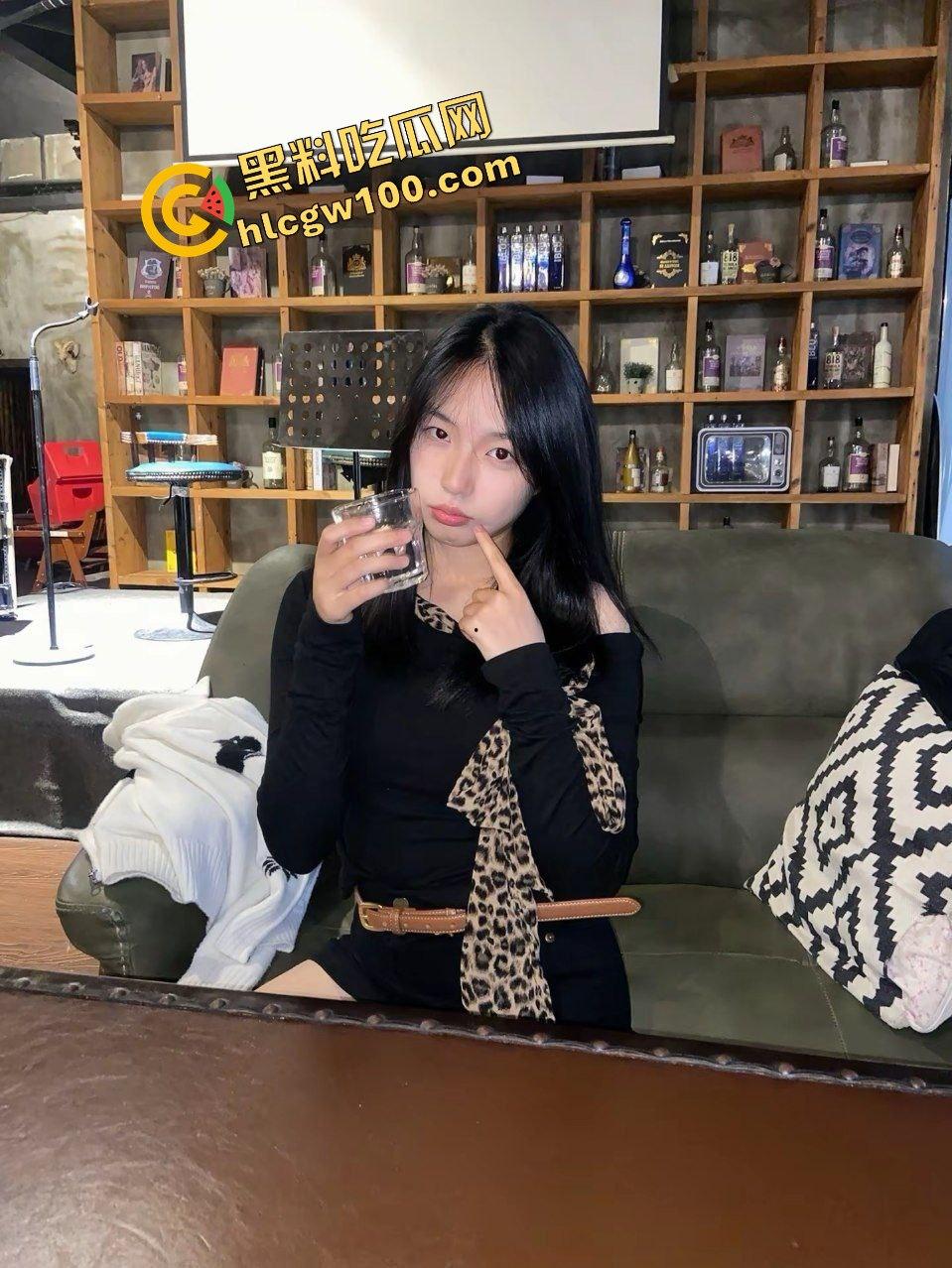 江西吉安肉感炮台短发反差骚母狗『何惠珍』抠逼猛塞淫穴 激烈草逼后入大汗淋漓!原创独家流出!-3