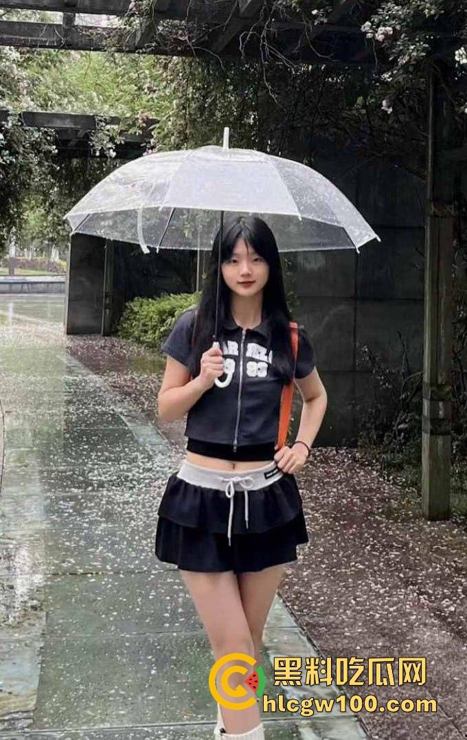 四川艺术职业学院学生妹【梁柳】火辣曝光，情趣套装脱衣裸舞定制，小穴粉嫩奶子挺拔，神级反差婊骚到极限！-9