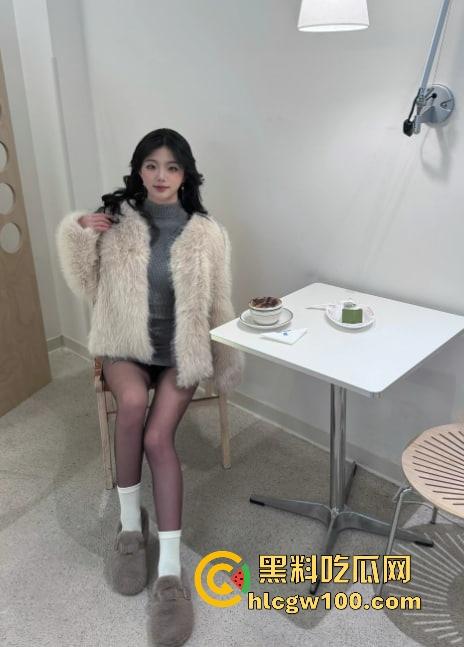 四川艺术职业学院学生妹【梁柳】火辣曝光，情趣套装脱衣裸舞定制，小穴粉嫩奶子挺拔，神级反差婊骚到极限！-10