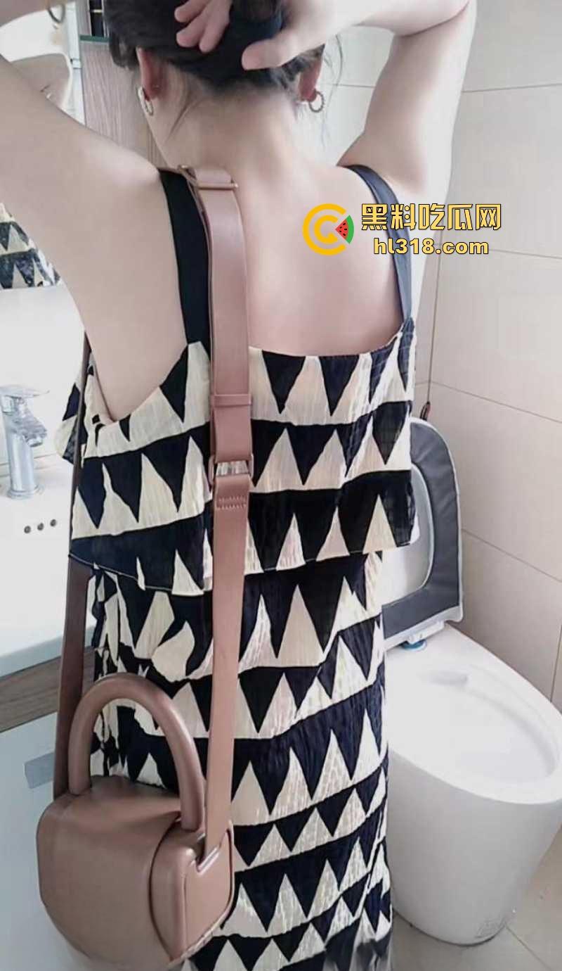 海角乱伦，终于让我逮到机会了，在厕所把准备出门的大嫂狠狠的猛操，憋了几天终于有发泄的地方了！-1