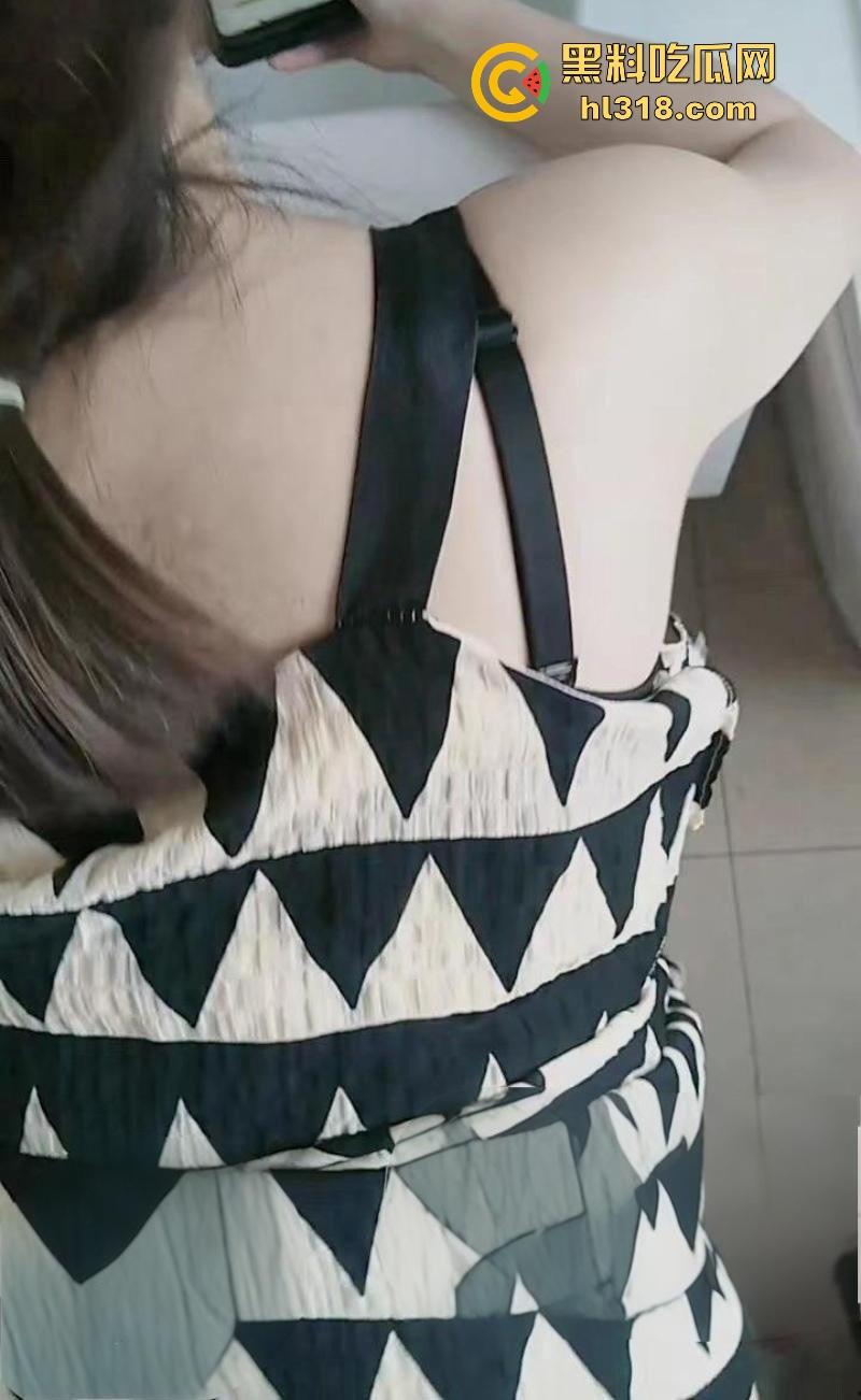 海角乱伦，终于让我逮到机会了，在厕所把准备出门的大嫂狠狠的猛操，憋了几天终于有发泄的地方了！-9