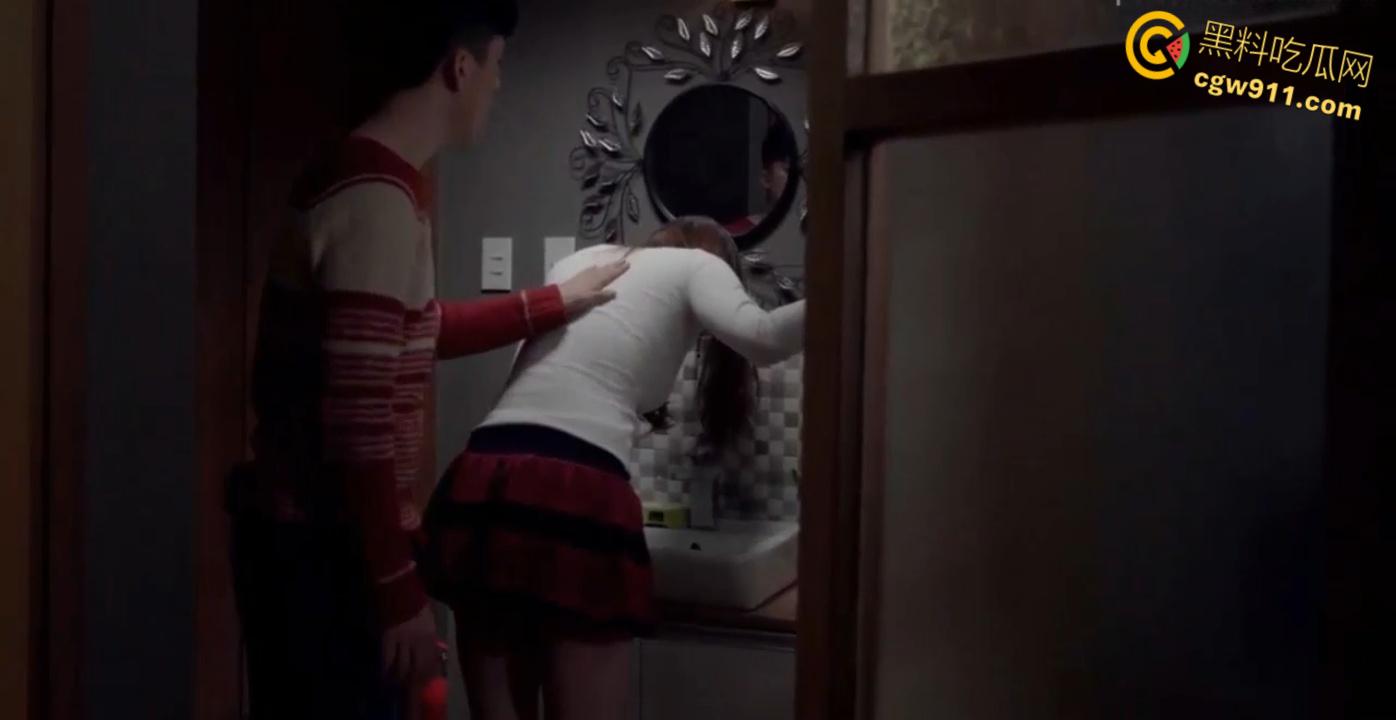 韩国三级片《交易校园情侣》,昔日炮友久别重逢,骚婊子挑拨离间,两对情侣换妻做爱,四个人的生活多好 !-2