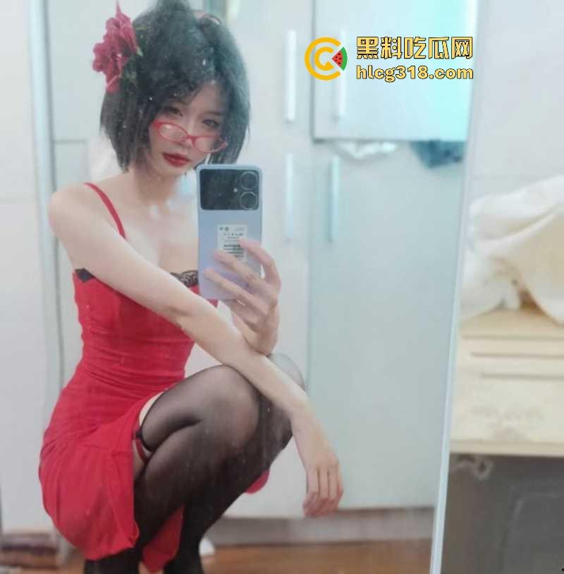 岭南师范学院【李雅琪】 与男友裸聊视频泄密，邻家学妹化身网调母狗，对镜自摸淫水横飞！-5