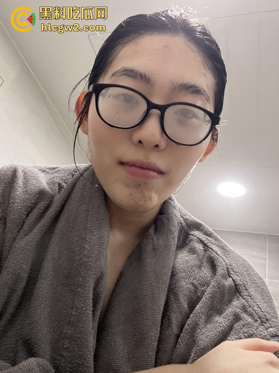 北京SOHO健身女教练【范珊珊】自拍自慰视频疯传，桃红奶晕勾引男学员报课，健身报得多还能上床？-4