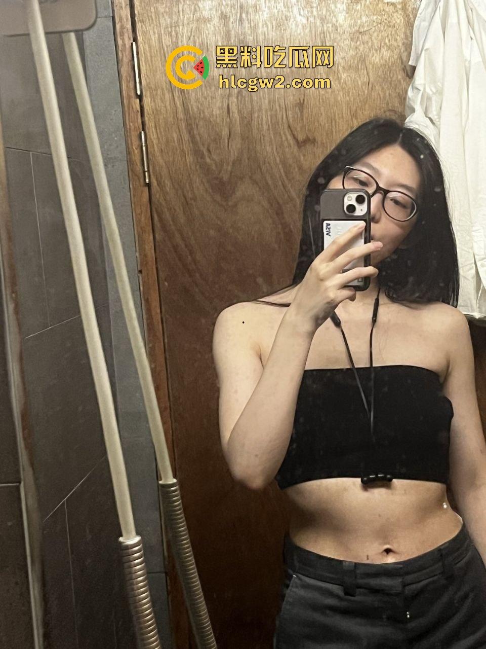 北京SOHO健身女教练【范珊珊】自拍自慰视频疯传，桃红奶晕勾引男学员报课，健身报得多还能上床？-15