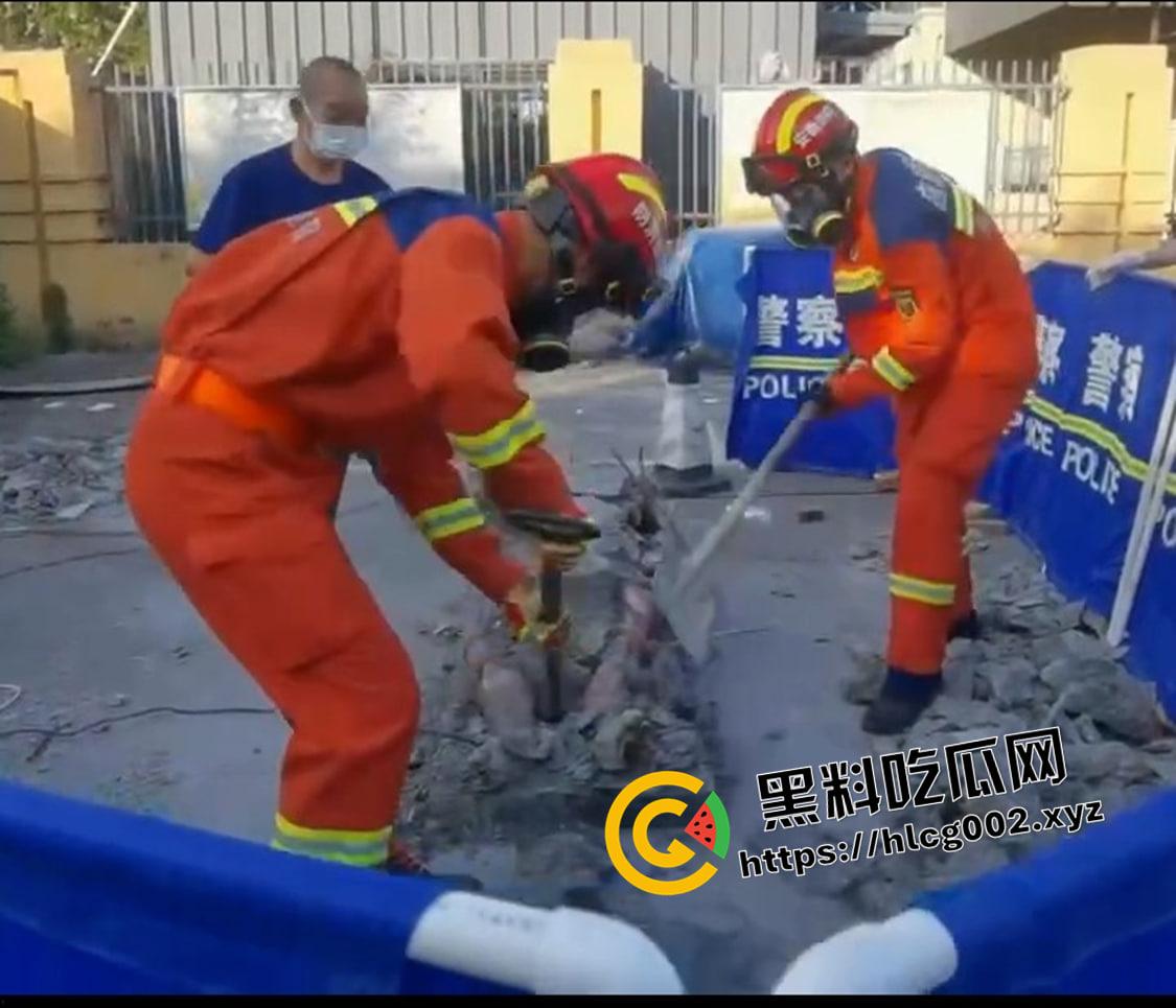 成都凯宾酒店打人柱  活生生打在水泥柱里 死不瞑目的残忍 现场视频流出-3