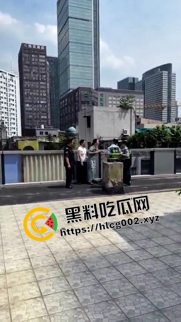 成都凯宾酒店打人柱  活生生打在水泥柱里 死不瞑目的残忍 现场视频流出-4