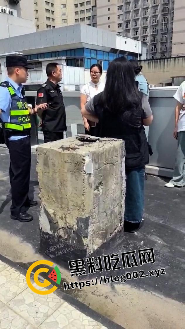 成都凯宾酒店打人柱  活生生打在水泥柱里 死不瞑目的残忍 现场视频流出-6