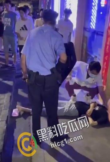 抖音热瓜 江西砍人现场！据说偷人十三四岁女刀手一人追砍两男一死一伤 后又被复仇砍伤 双双入院 太刺激了-3