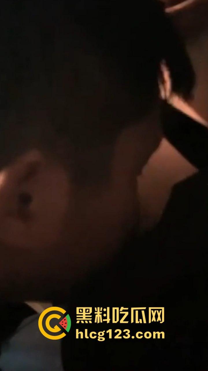 瓜友投稿：迷奸大学女同学，喝醉之后直接带到酒店内射，女主全程懵逼，估计以为是在做梦！-1