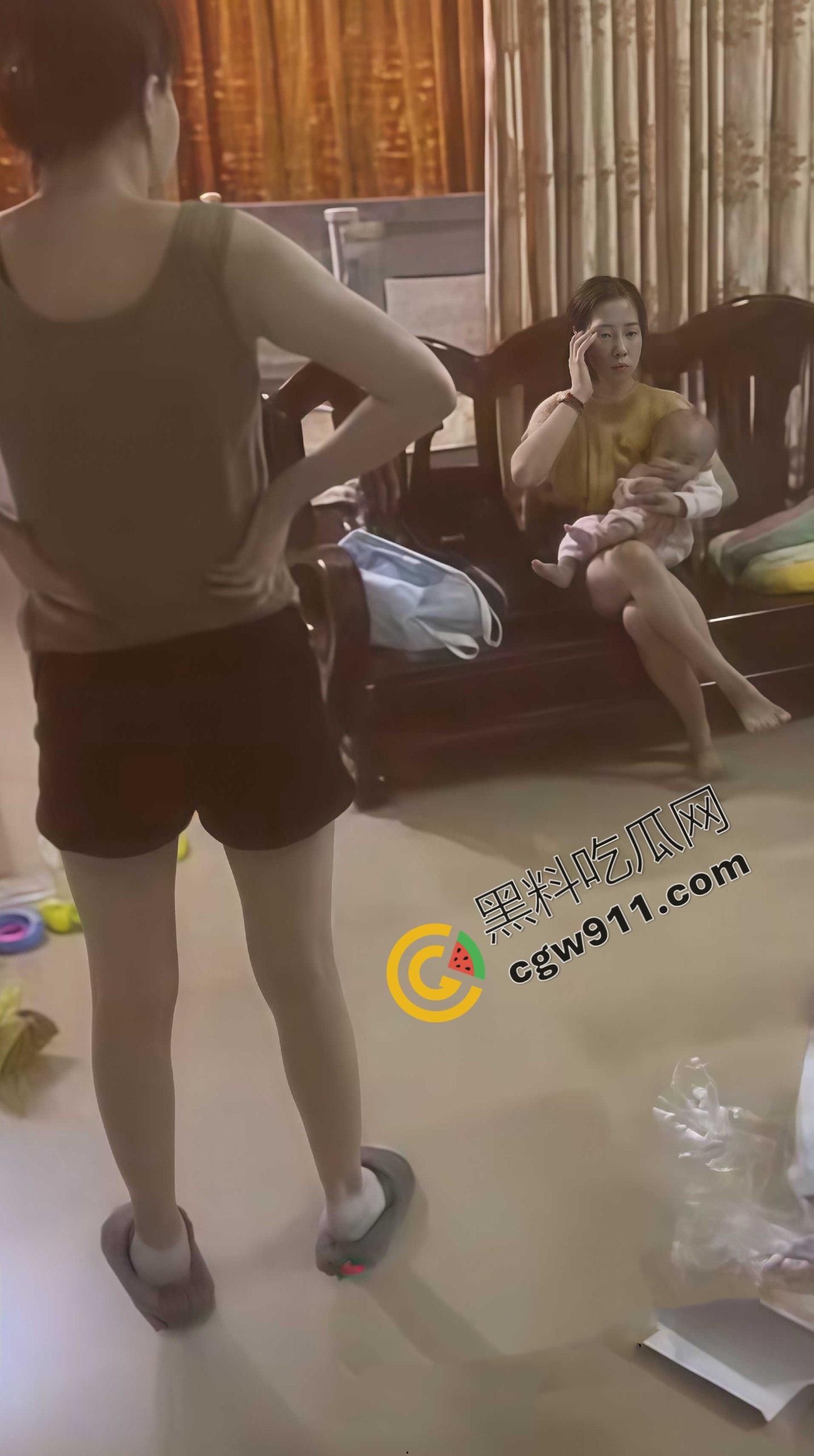 广东普宁惊爆绿帽丑闻：丈夫公开播放妻子出轨证据！三孩皆非亲生，妻家门庭若市，宗祠前成大戏场！-8