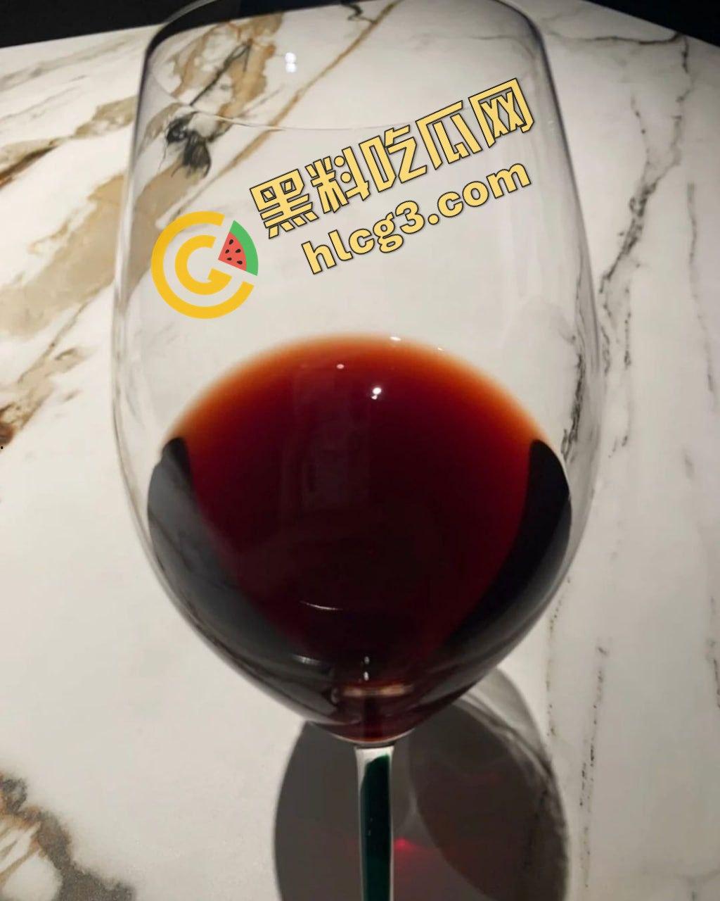 缅北佤邦猛波县 女子为拿金主奖励1万元 挑战喝完1.5L洋酒 狂喝之下导致抢救无效醉死!-4