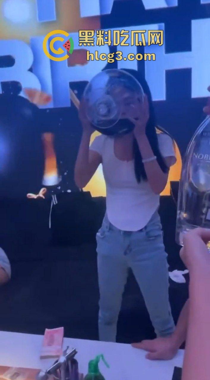 缅北佤邦猛波县 女子为拿金主奖励1万元 挑战喝完1.5L洋酒 狂喝之下导致抢救无效醉死!-8