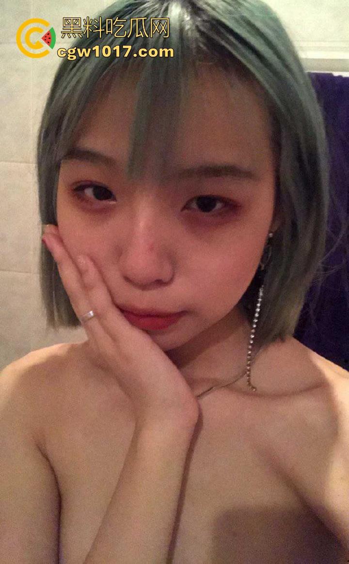 网聊三个月终于拿下绿毛地雷妹, 美乳圆润表情娇羞,纤细身姿被疯狂蹂躏,诱惑到让人春心荡漾欲火焚身!-1