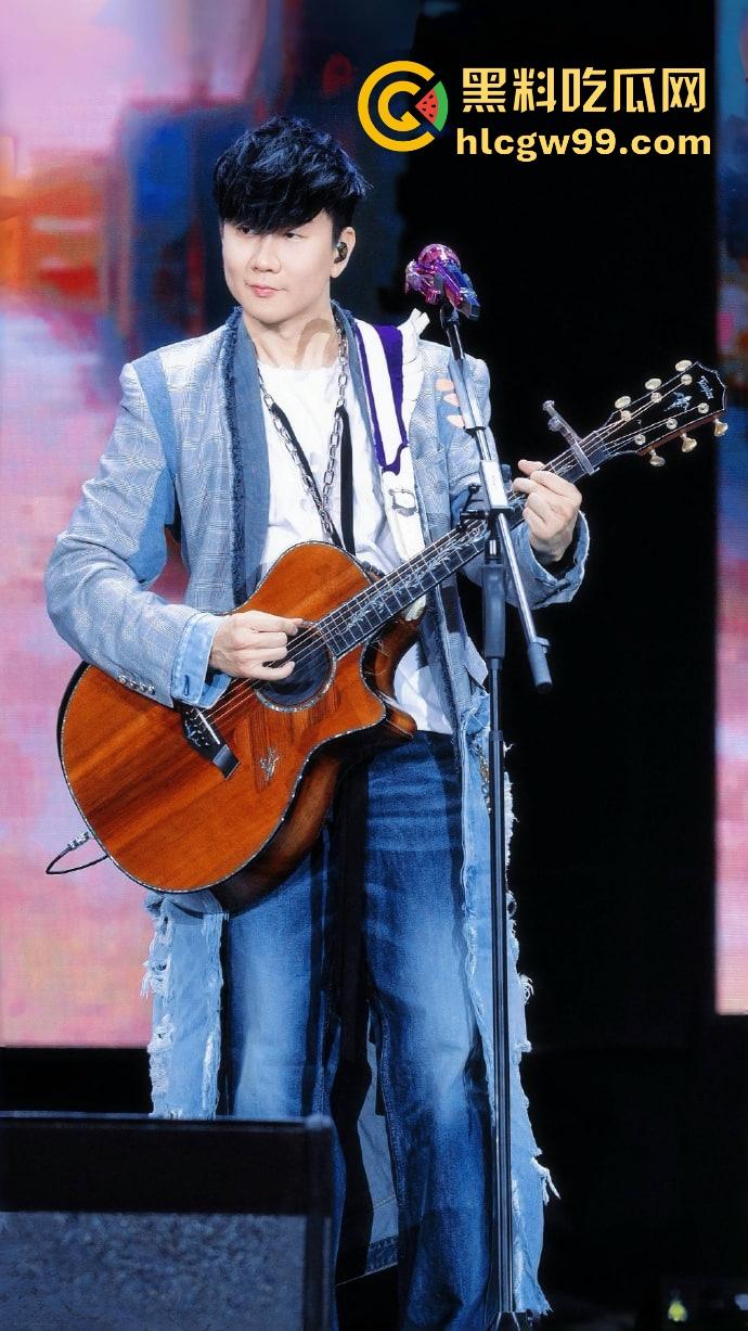 华语乐坛大瓜『林俊杰』交往小20岁擦边外围网红豪宅同居,女方曾揽客骗钱 还装处女骗天王带她见家长!-12