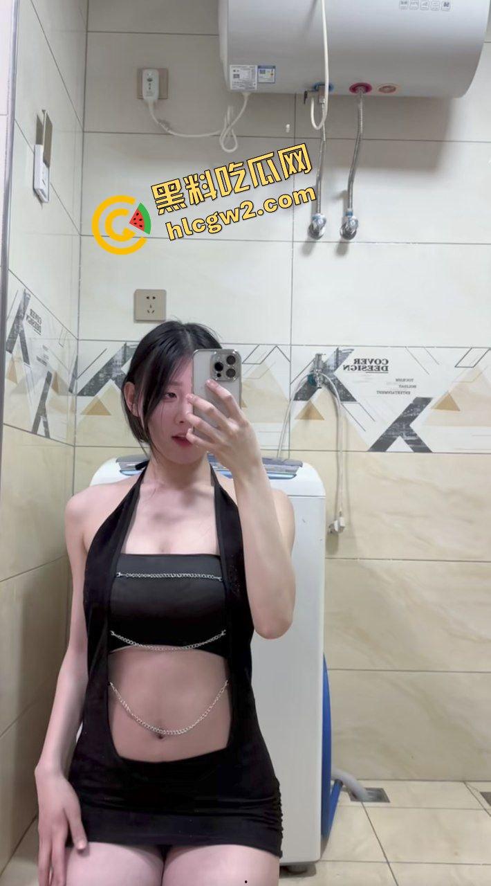 抖音丰满身材反差骚鸡『李音』灰袍黑丝诱惑十足 酒店后入猛猛夹吸！独家曝光！-7