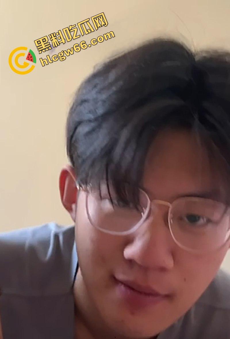 表面人畜无害,广西大眼萌妹『陈曦』被渣男操完偷拍,舔穴特写后入爆干全都怼脸拍,骚笑淫叫成寝室BGM!-9